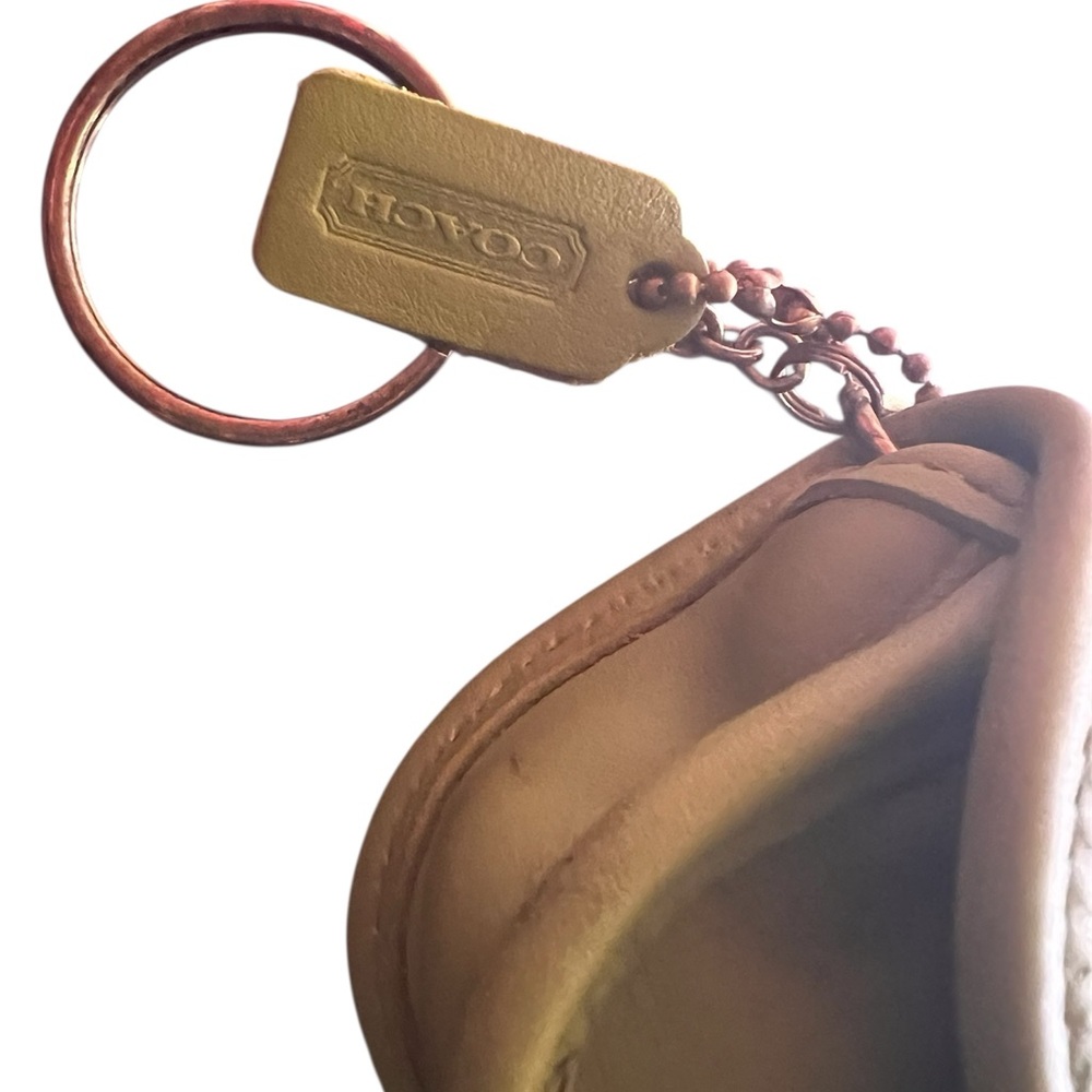 Rare Coach Lime Green city charm/key chain coin purse leather turn lock #7105 - Picture 2 of 5